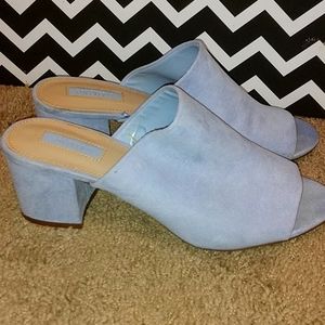 Small heel shoes